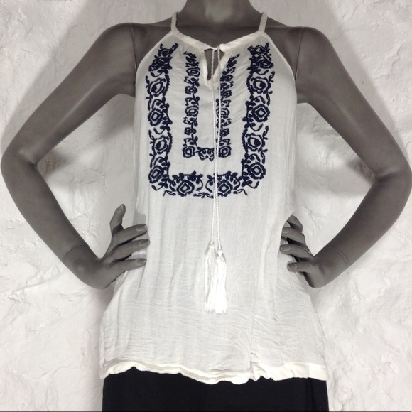 Old Navy Tops - Old Navy embroidered sleeveless blouse